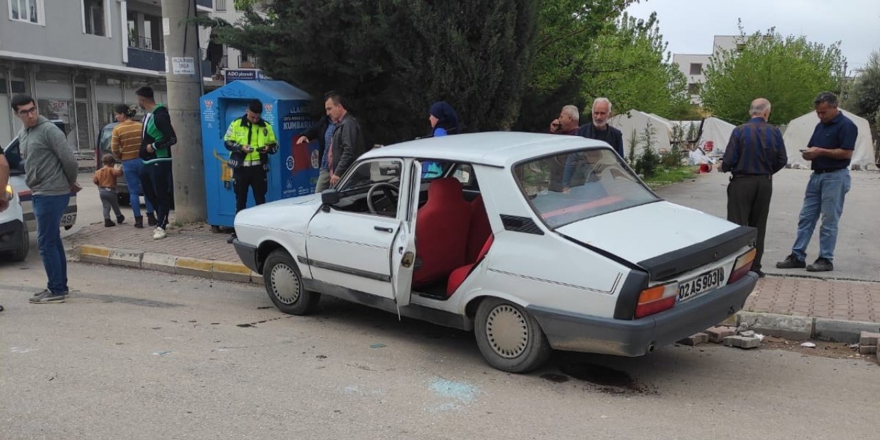 İki otomobil çarpıştı: 1 yaralı