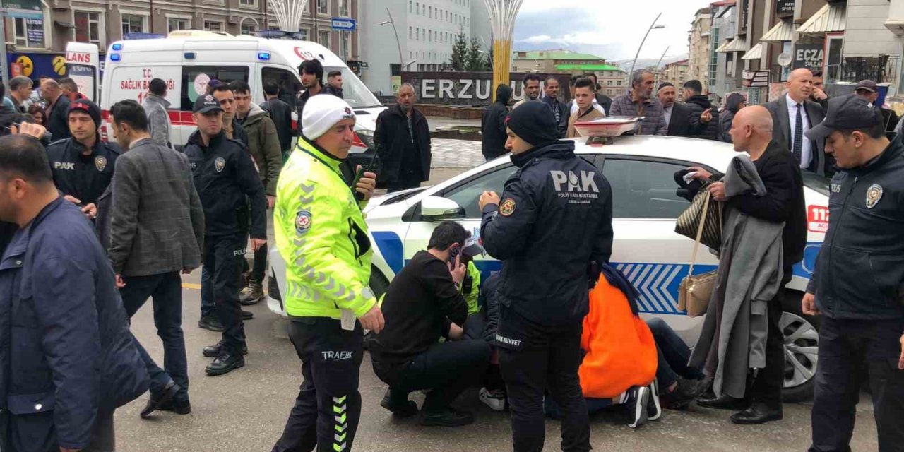 Cadde ortasında bıçaklı kavga