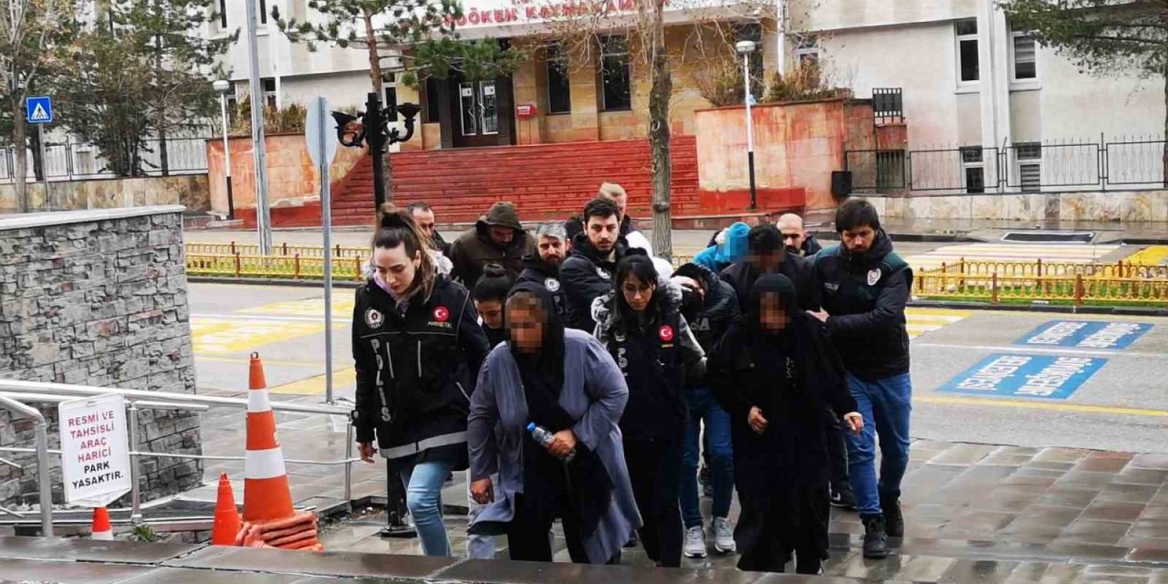 Erzurum’da saç sprey tüplerine saklanmış uyuşturucu ele geçirildi