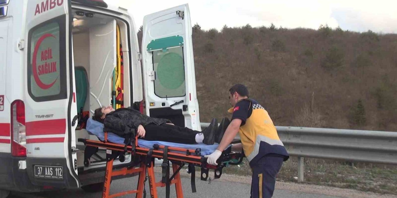 Kastamonu’da minibüs ile hafif ticari araç çarpıştı: 1 yaralı
