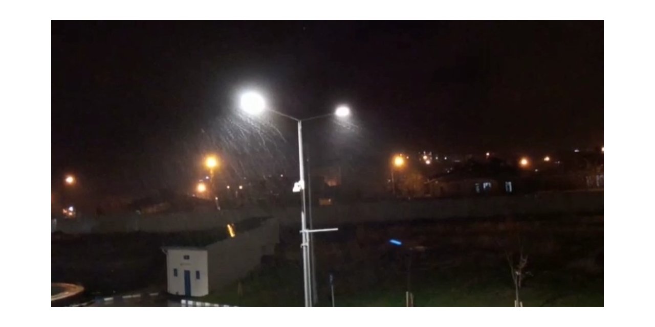 Van’da sağanak yağış etkili oldu, ev ve iş yerlerini su bastı