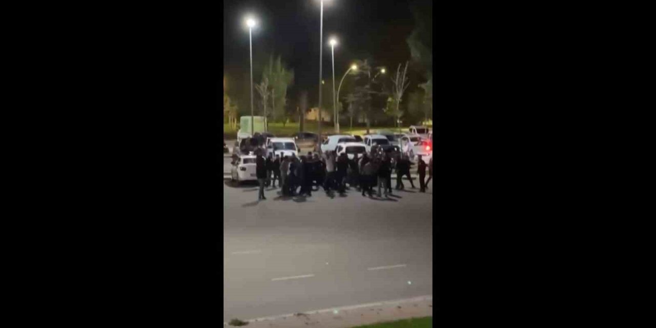 Kocaeli’de iki grubun kavgasında yumruklar havada uçuştu