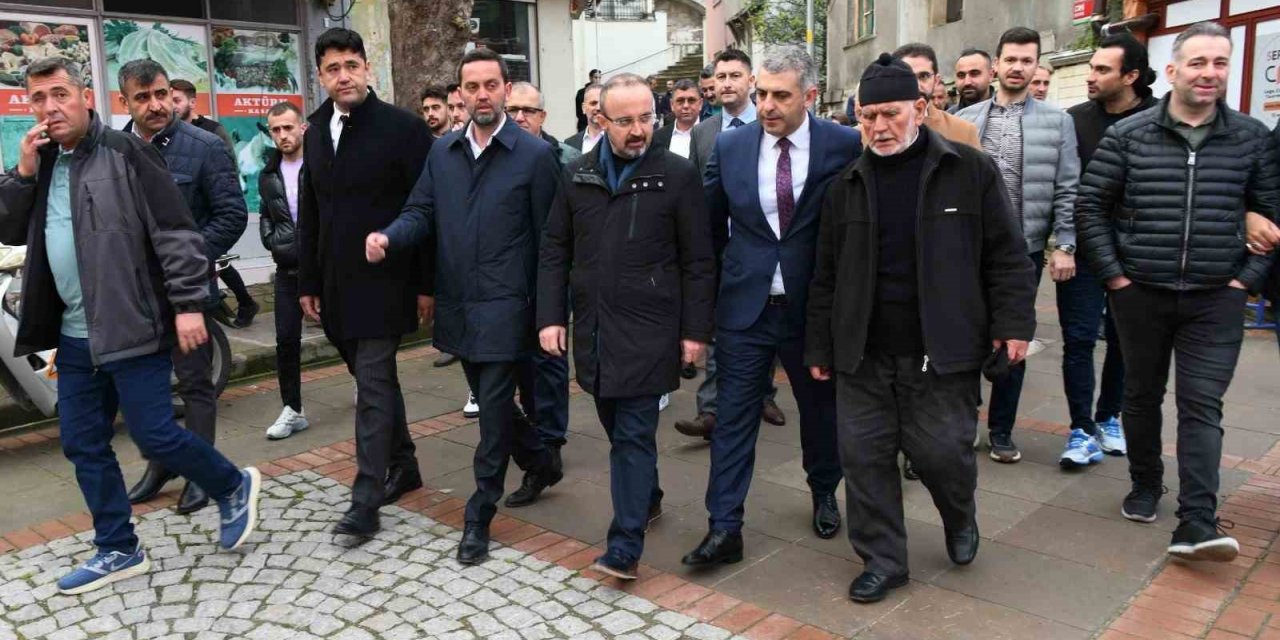 AK Partili Turan, bayram namazını Lapseki’de kıldı