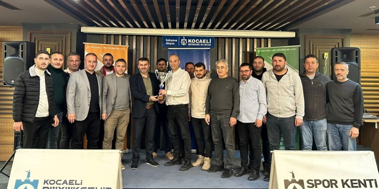 Kazandıkları kupaları depremzede çocuklara gönderdiler