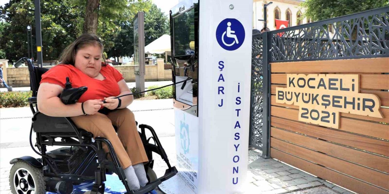 Şehir hastanesine akülü şarj istasyonu