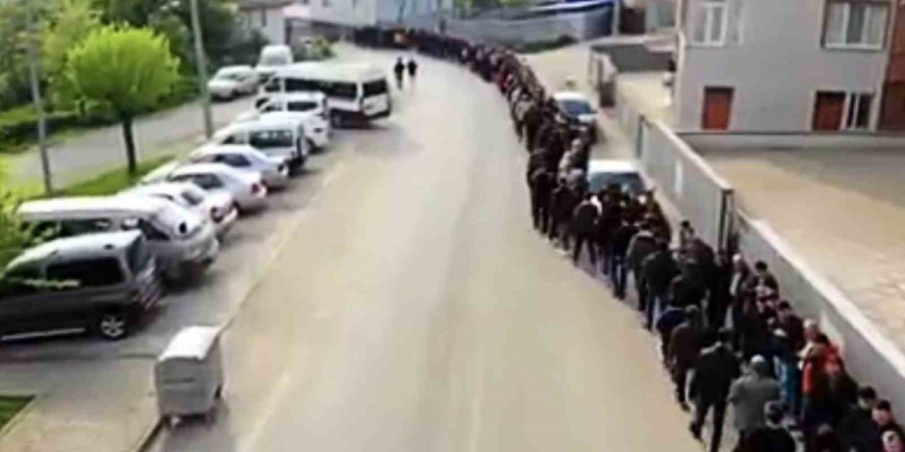 Bayramlaşmada 1 kilometrelik kuyruk oluştu