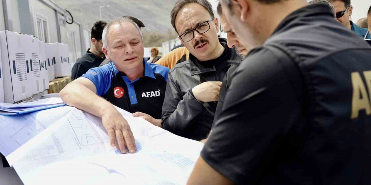 Vali Kızılkaya konteyner kentlerde inceleme yaptı