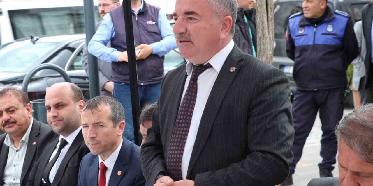 Başkan Özdemir: "Deprem felaketi nedeniyle buruk bir bayram yaşıyoruz"