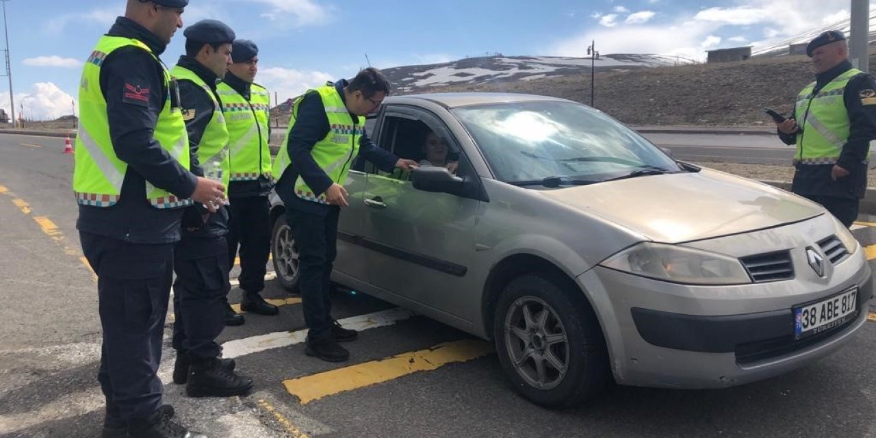 İl Jandarma Komutanı Yiğit’ten trafik denetimi
