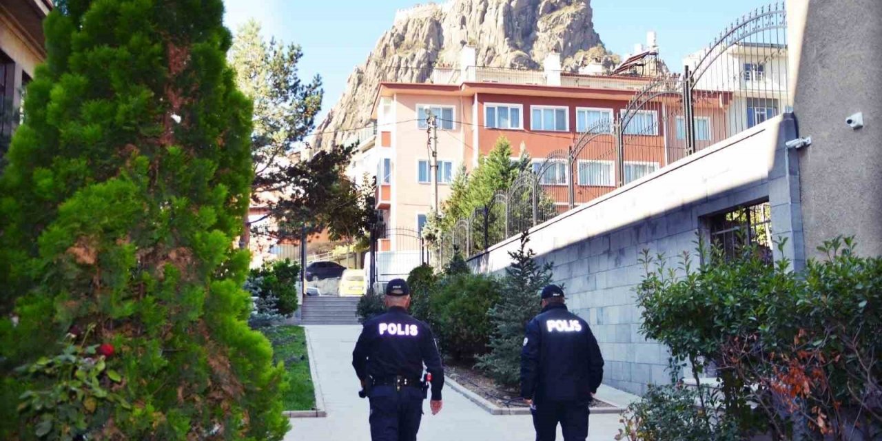 Polis bayramda da mesai mefhumu gözetmeden çalışıyor