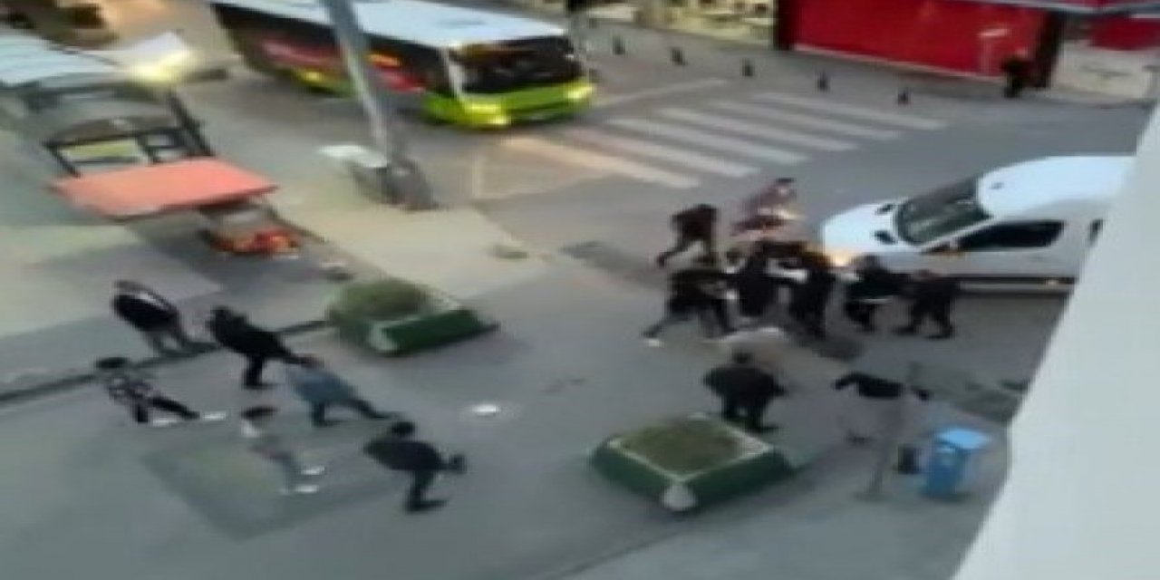 Yan bakma kavgası kanlı bitti: 1'i ağır 4 yaralı
