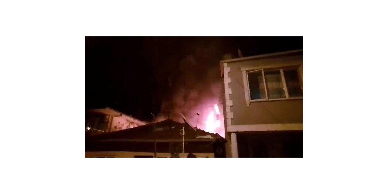 Bayram gecesi çıkan yangın mahalleliyi sokağa döktü