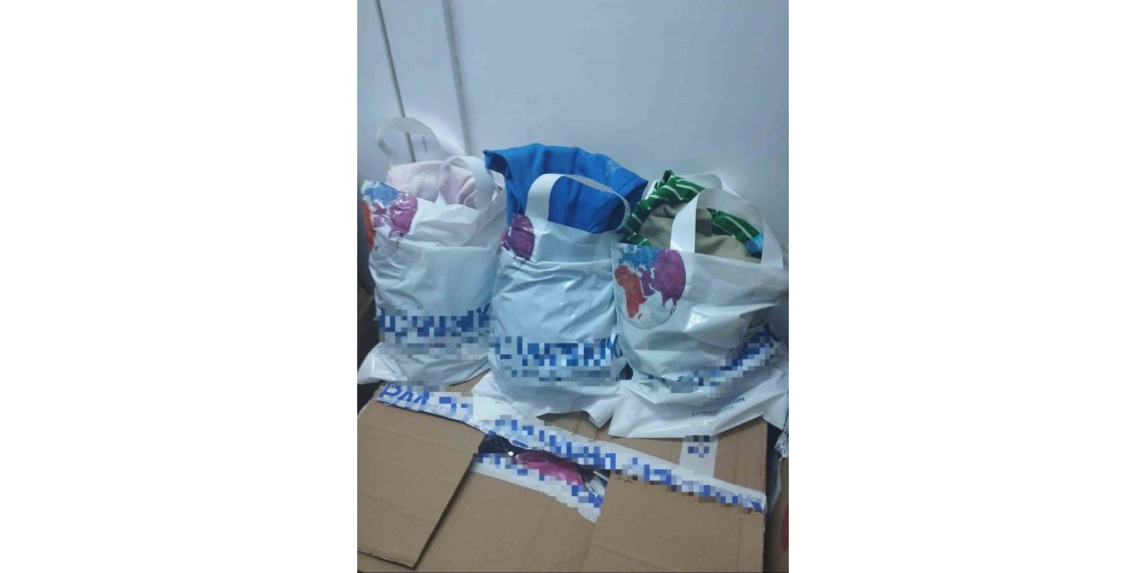 Çaldıkları kıyafetler ile birlikte yakalandılar