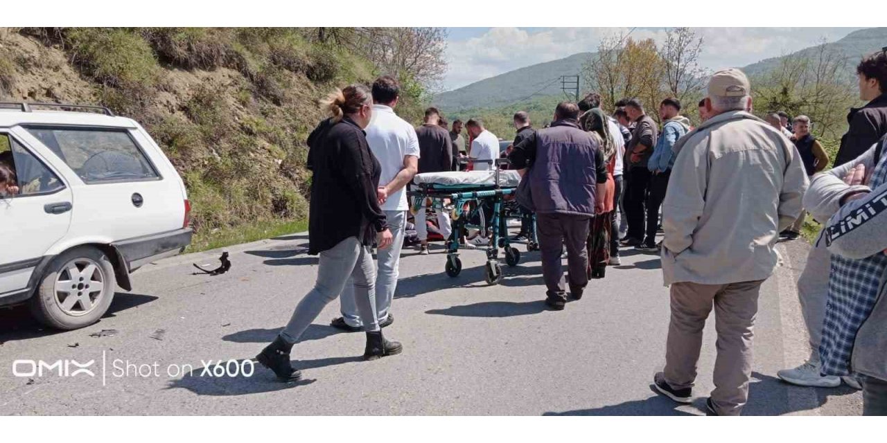 Alaplı’da motosiklet otomobille çarpıştı: 2 yaralı