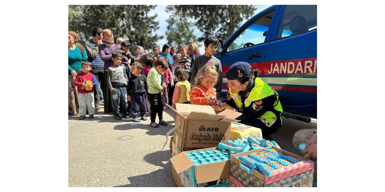 Hatay’da Jandarmadan çocuklara bayram sürprizi