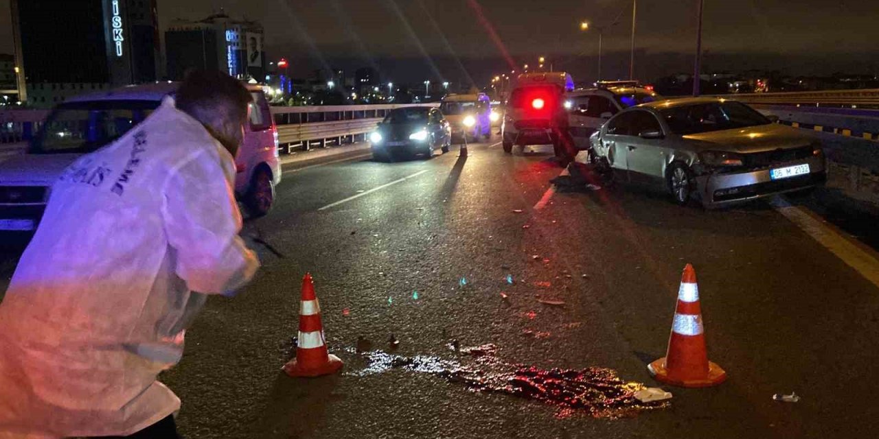 Kağıthane’de otoyolda duran otomobile çarpıp kaçtı: 1 ölü