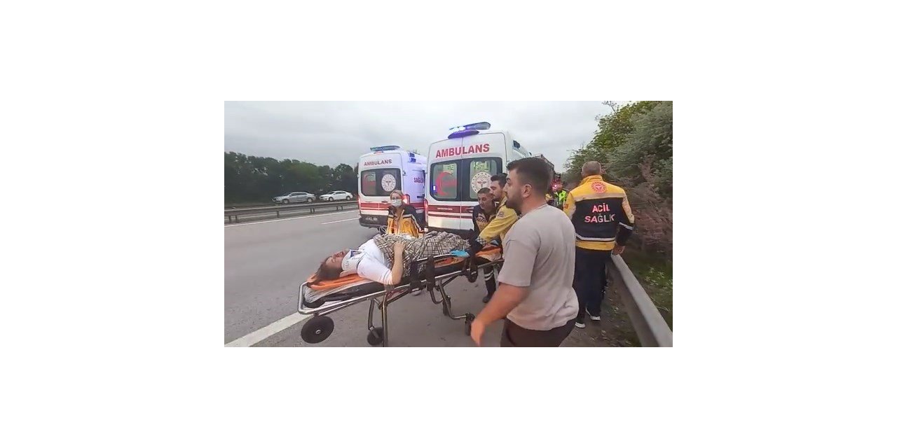 Bayram tatili için yola çıkan minibüs TEM’de devrildi: 13 yaralı