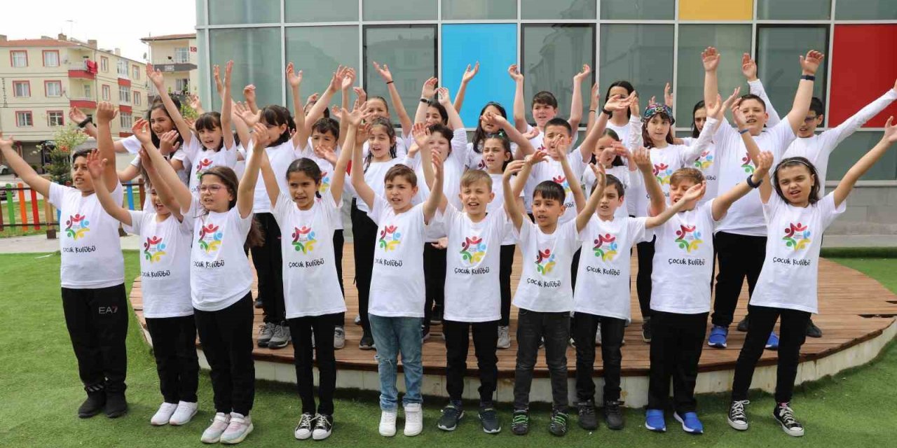 Başkan Çolakbayrakdar: "Tüm dünya çocuklarının bayramı kutlu olsun"