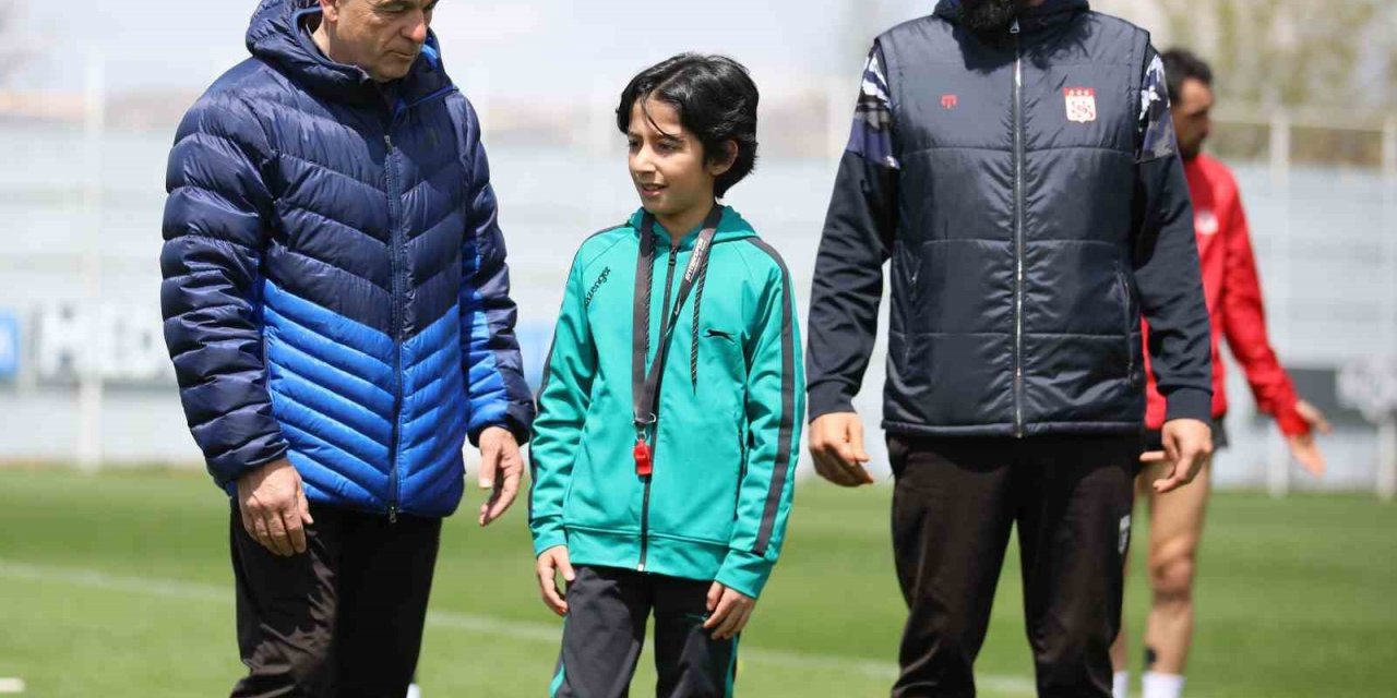 Rıza Çalımbay, görevini temsili olarak genç Abdullah’a devretti