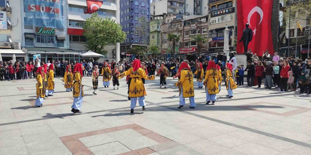 Bandırma’da 23 Nisan coşkuyla kutlandı