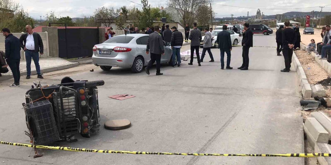 Otomobil, elektrikli bisiklete çarptı: 1 ölü