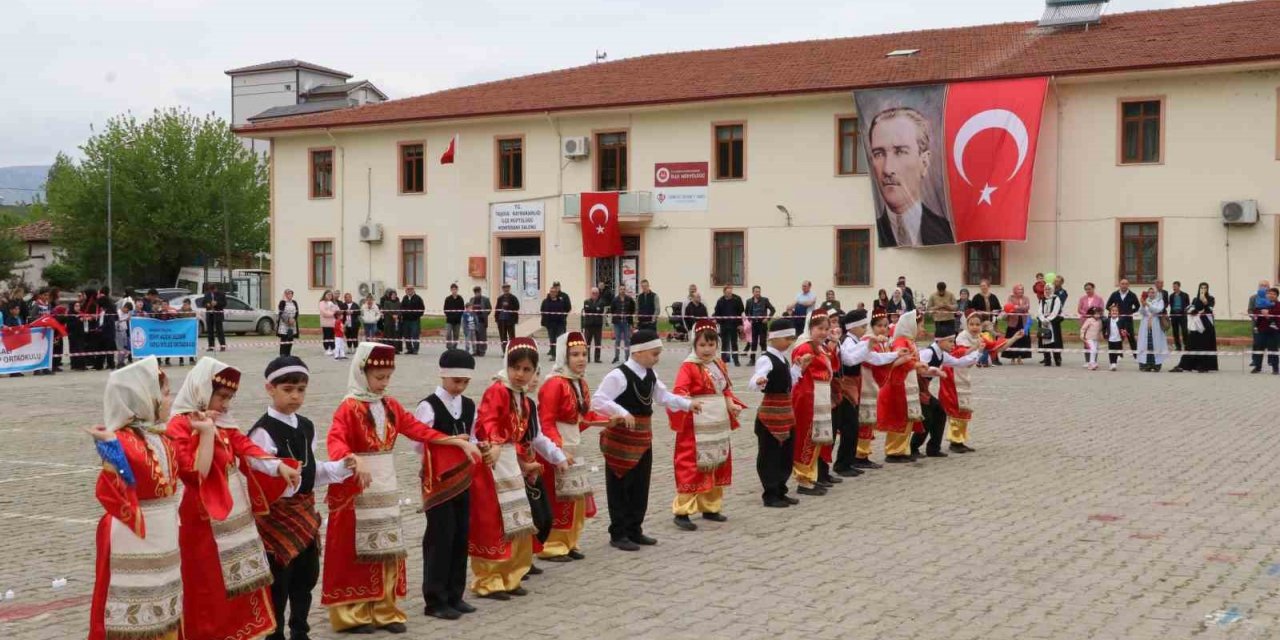 Taşova’da 23 Nisan coşkuyla kutlandı