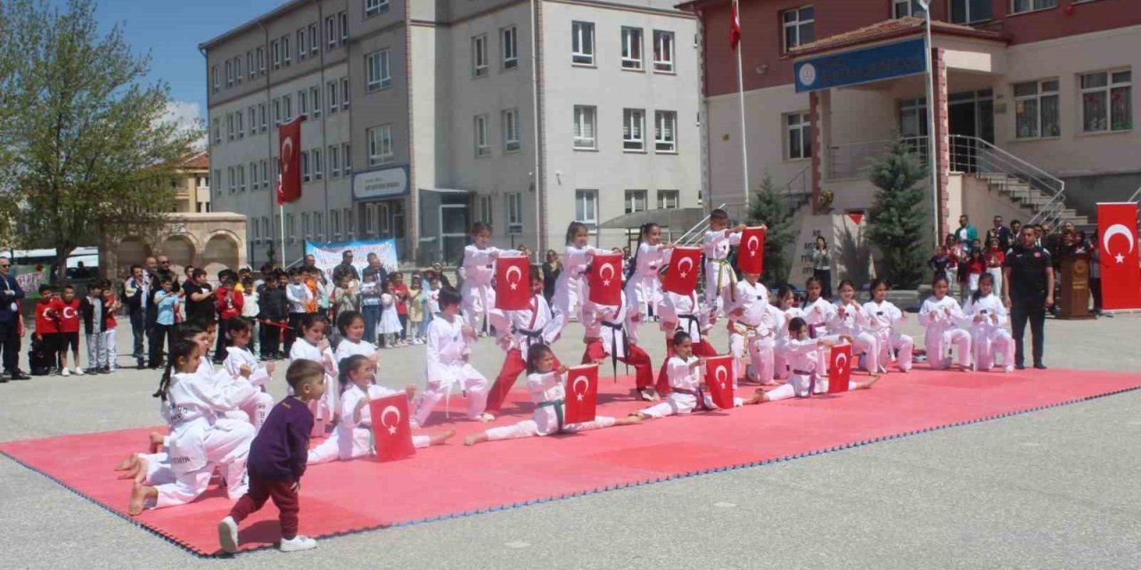 23 Nisan kutlamalarında çocuklar yarıştı