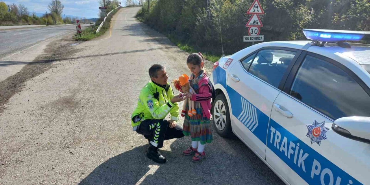 Polis ekipleri araçları bu sefer bayramlaşmak için durdurdu