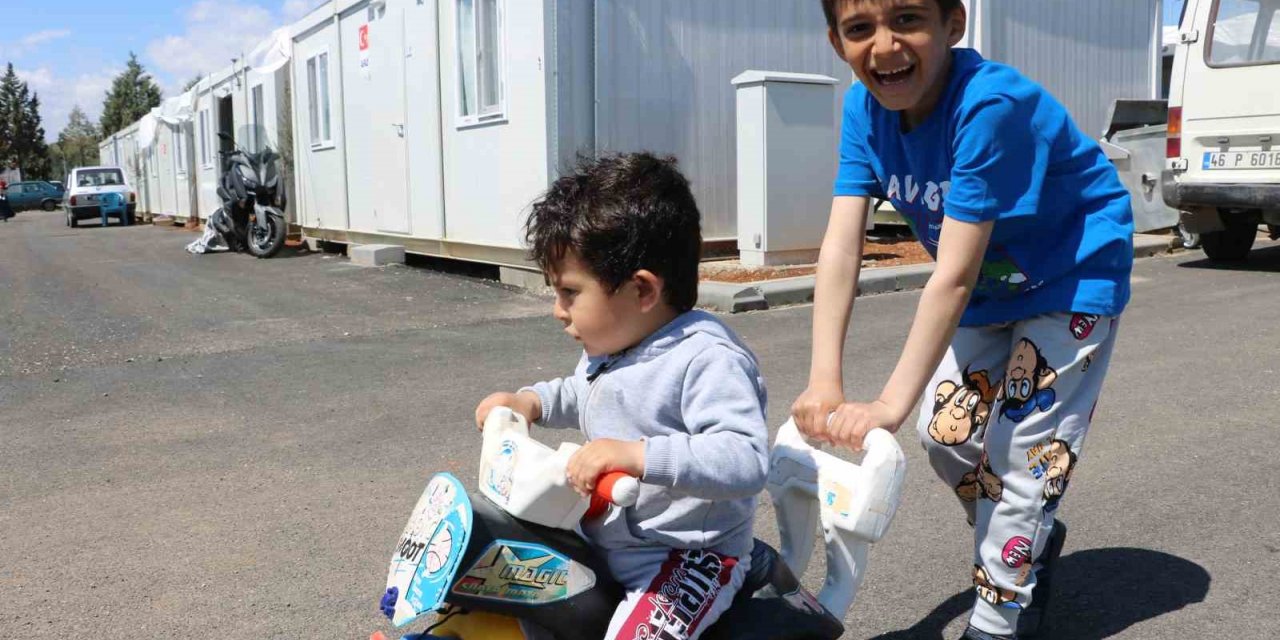 Konteynerde bayramlaşmalar devam ediyor