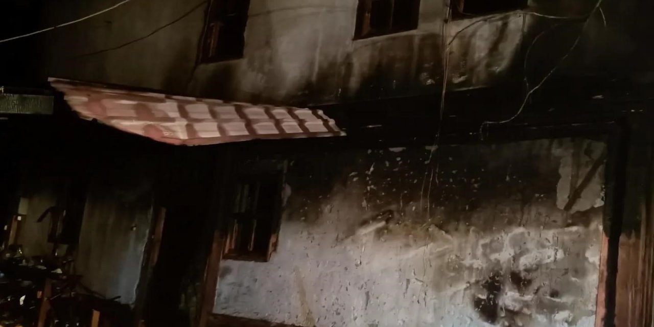 Odunlukta çıkan yangının eve sıçramasını ekipler önledi