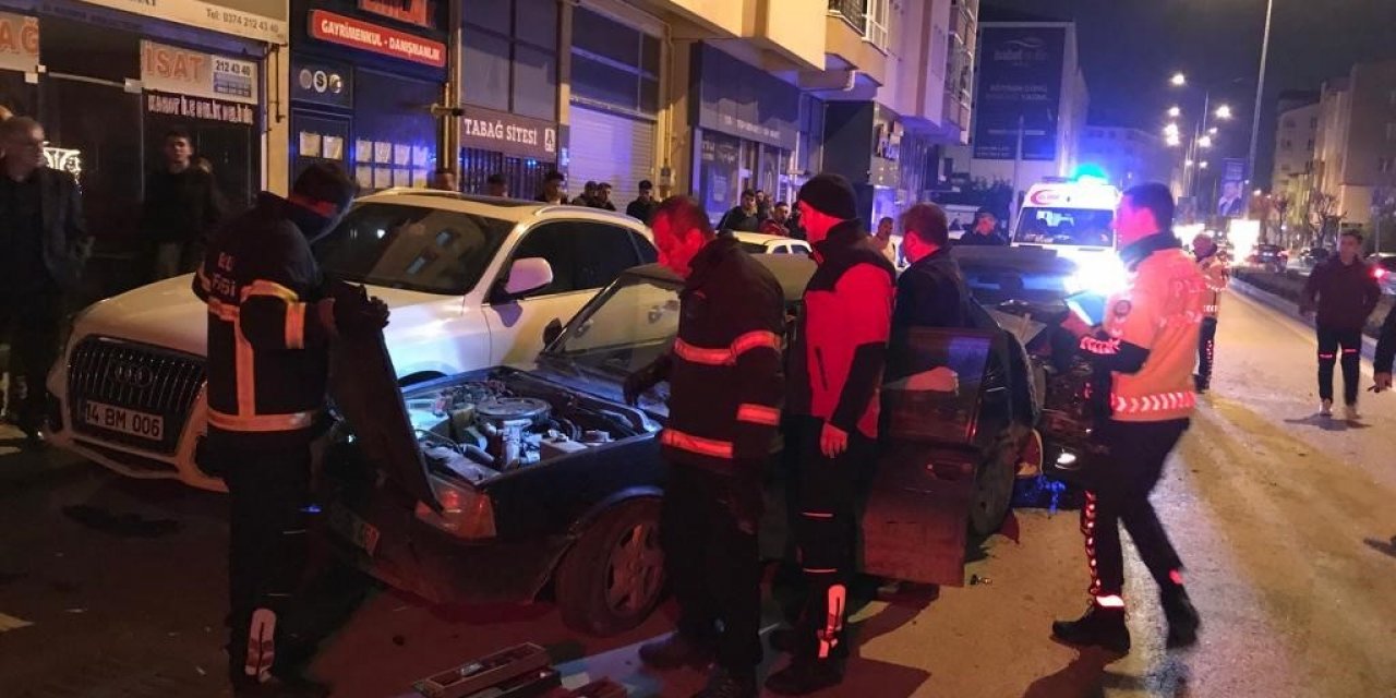3 otomobile çarpan sürücü olay yerinden kaçtı