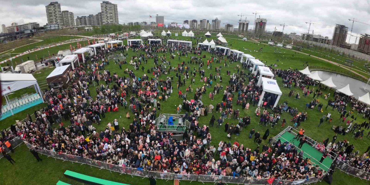 Dünya çocukları 23 Nisan coşkusunu Başakşehir’de yaşadı