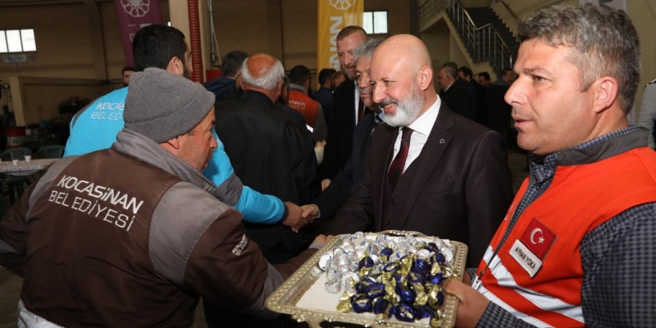 Başkan Çolakbayrakdar, mesai arkadaşlarıyla bayramlaştı