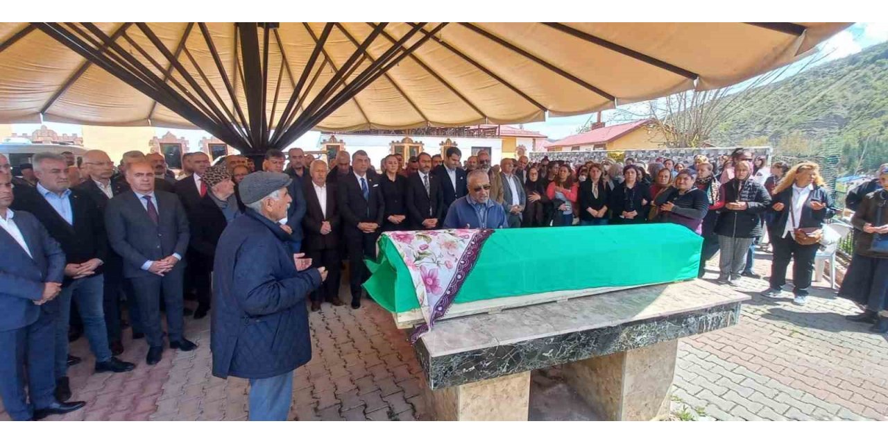 Kılıçdaroğlu’nun halası son yolculuğuna uğurlandı