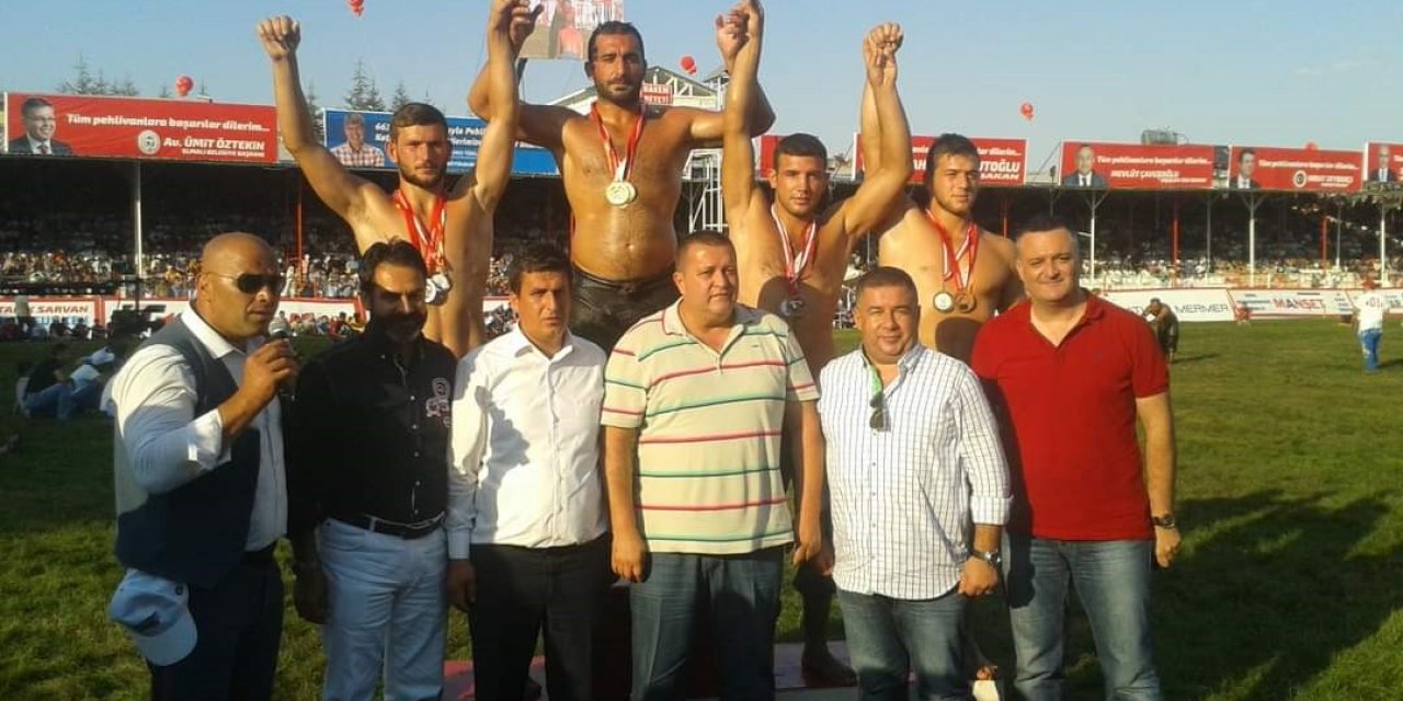 Pamukkale Belediyespor yağlı güreş sezonuna madalya ile başladı