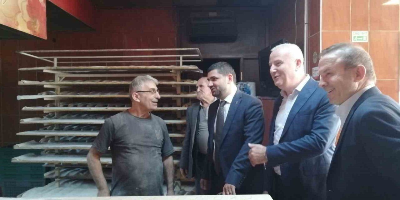 AK Parti Milletvekili adayı Yahya Çelik Sultanbeyli esnafını ziyaret etti