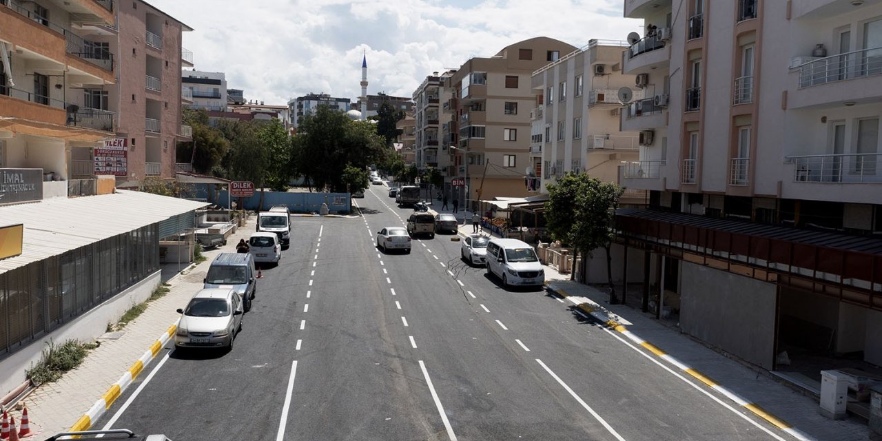Kuşadası’nda yol çalışmaları devam ediyor