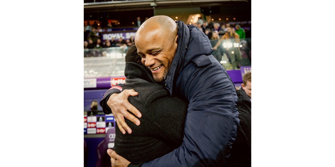 Vincent Kompany, İngiltere Championship’de yılın menajeri seçildi