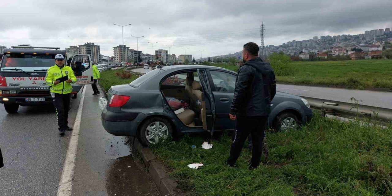 Yağmurdan kayganlaşan yolda 3 araçlı kaza: 1 yaralı