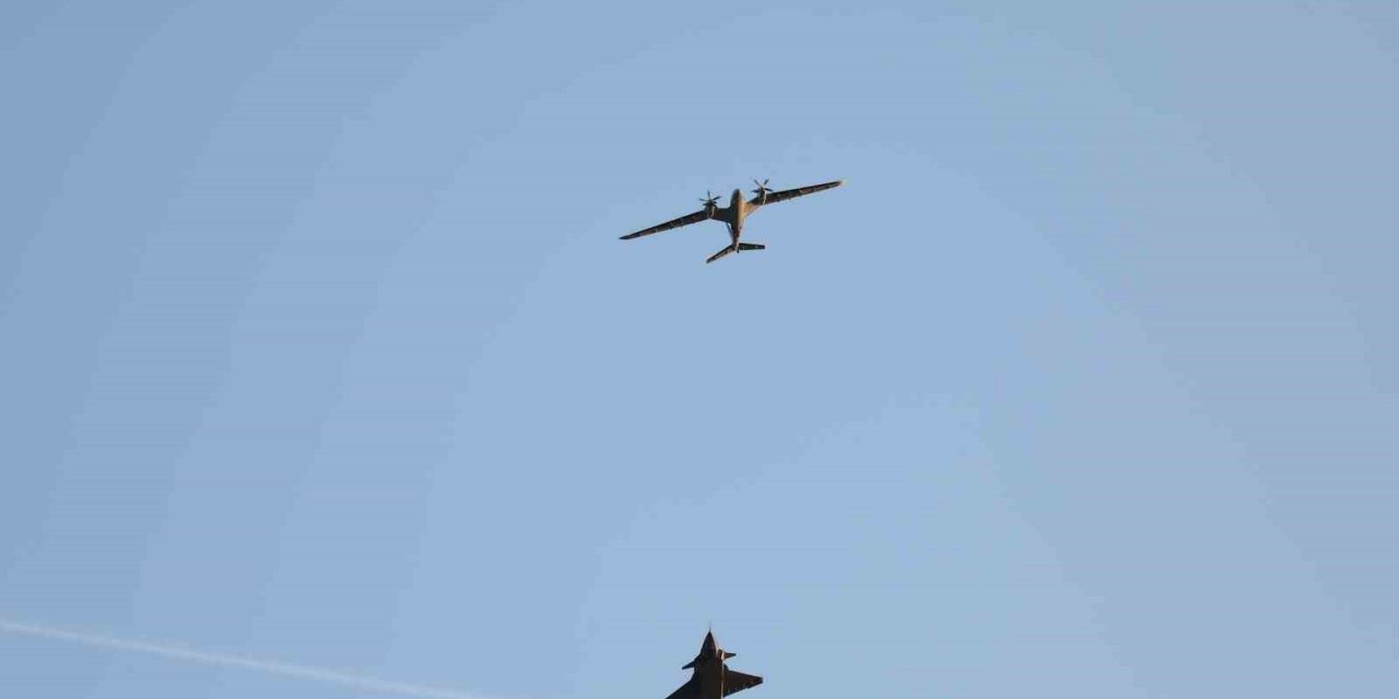 KIZILELMA uçuş testinde bir ilk: KIZILELMA VE AKINCI’dan kol uçuşu