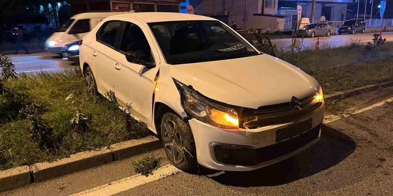 Otomobil refüje çıktı: 1 yaralı