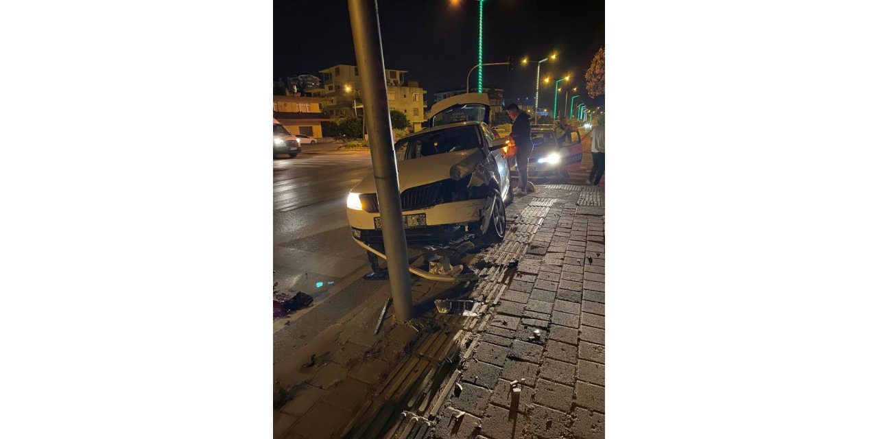 Hastane dönüşü kaza yapan polis, hayatını kaybetti