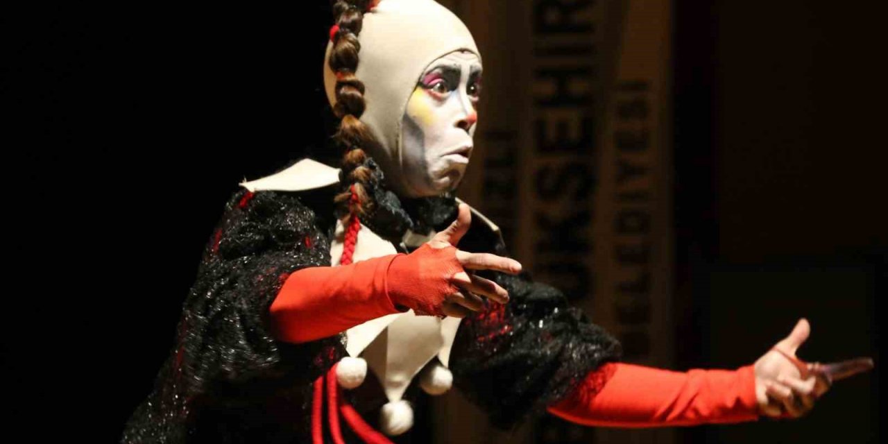 Tek Kişilik Tiyatro Oyunları Festivali Denizli’de başladı