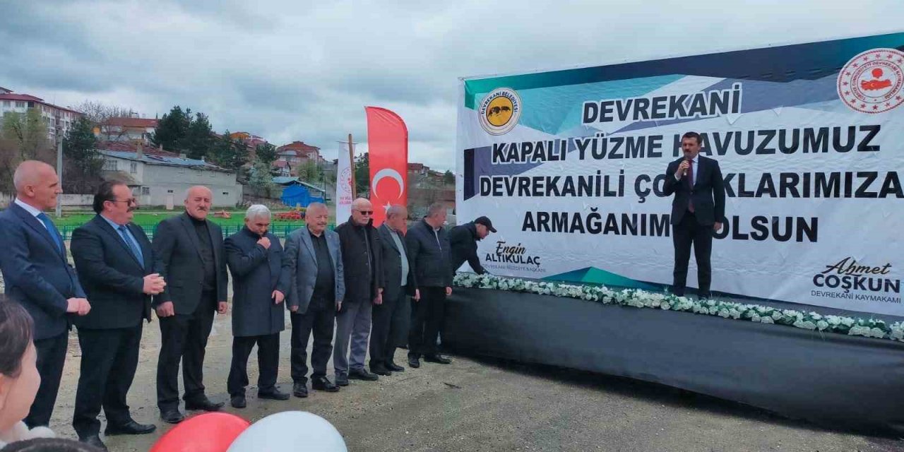 Devrekani’de kapalı yüzme havuzunun temeli dualarla atıldı