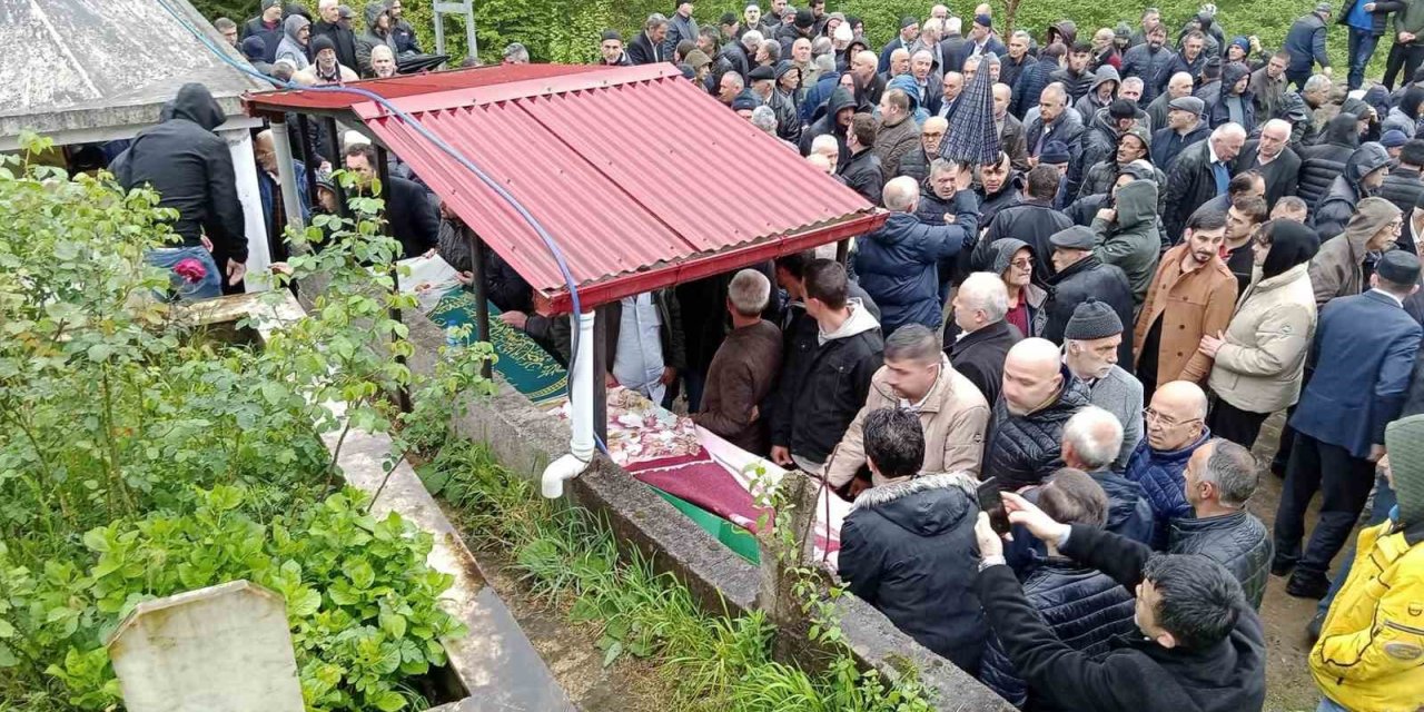 Trafik kazasında hayatını kaybeden eltiler toprağa verildi