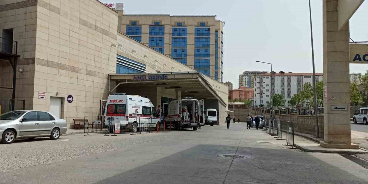 Siirt’te balkondan düşen genç kız yaralandı