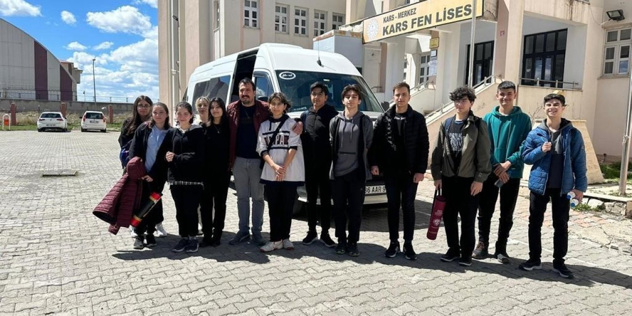 Kars’tan 24 öğrenci satranç turnuvası için yola çıktı