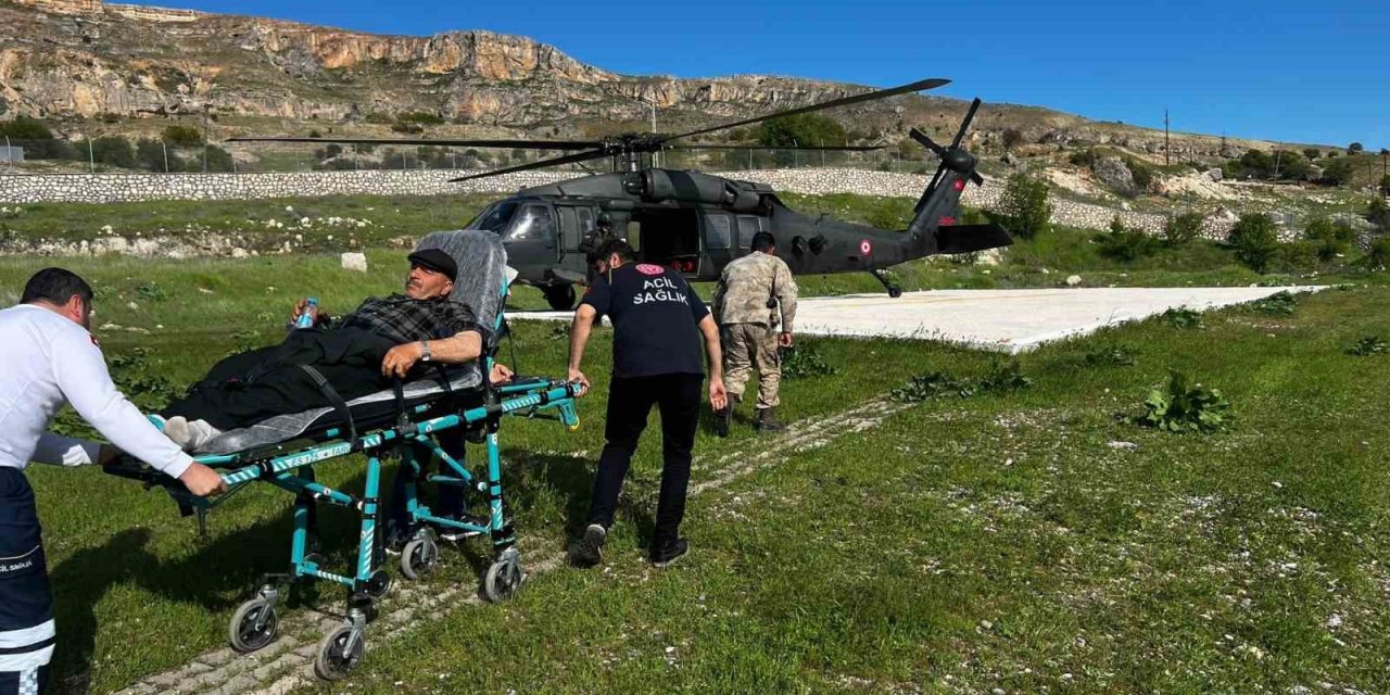 Kalp krizi geçiren vatandaş, askeri helikopterle hastaneye kaldırıldı