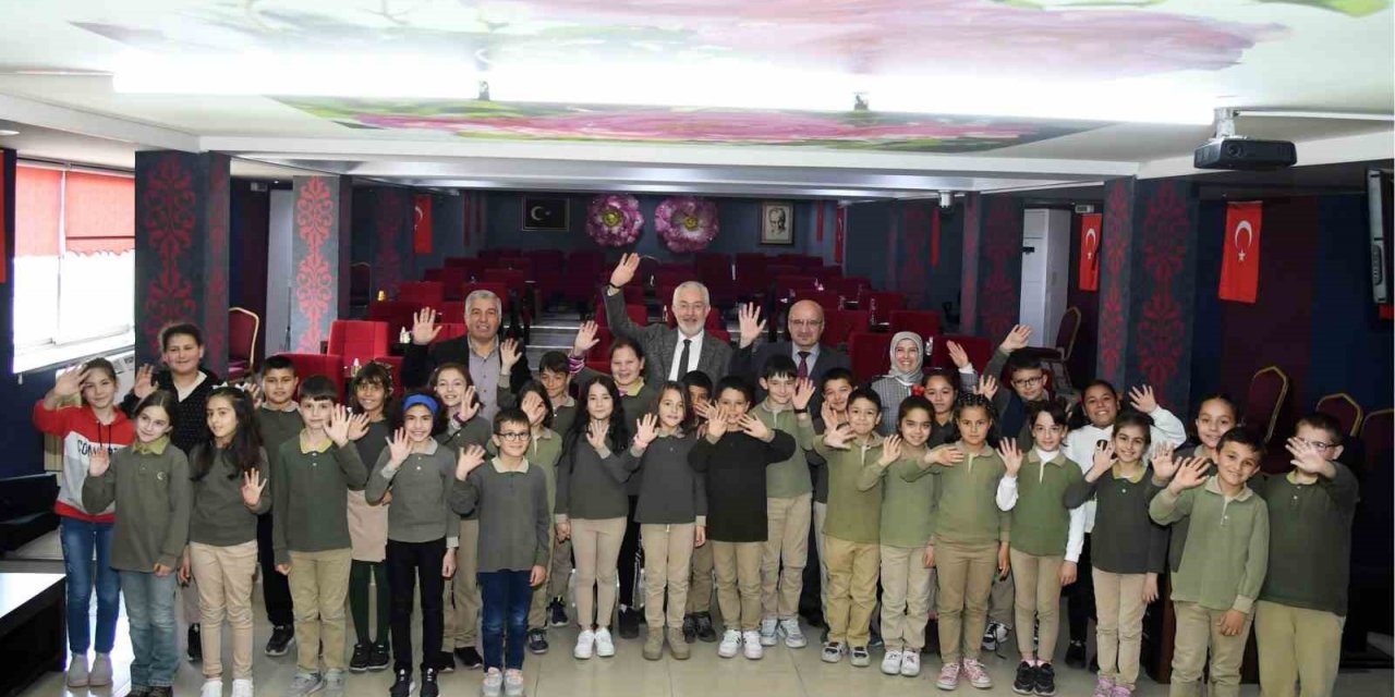 Isparta Belediye başkanı Başdeğirmen’den öğrencilere "Yerel Yönetimler" dersi