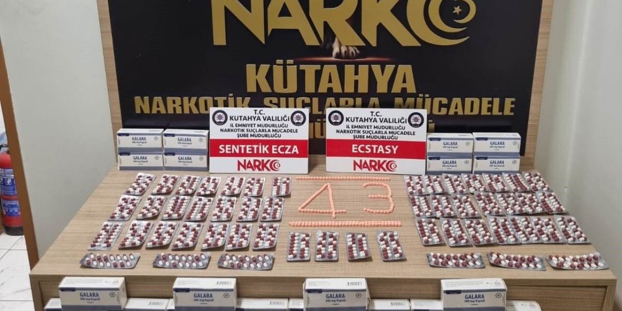 Kütahya’da aracında yüklü miktarda uyuşturucu bulunan şahıs tutuklandı